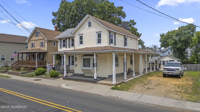 Exterior, Facade, Queen Anne Victorian
