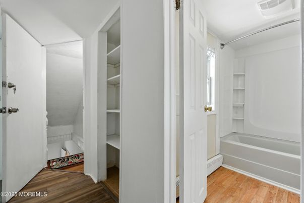 Bathroom, Interior, Walk-in Closets, Wood Texture Flooring