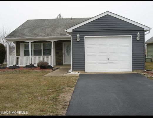 Attached, Exterior, Facade, Ranch