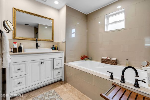Bathroom, Interior, Recessed Lighting