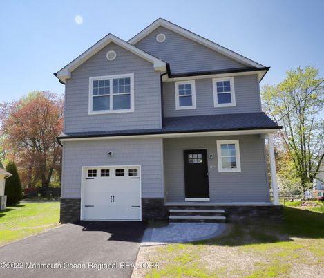 Attached, Exterior, Facade, American Craftsman