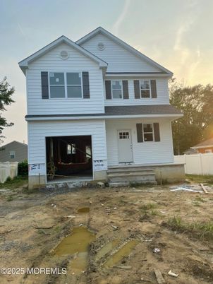 Attached, Exterior, Facade, Farmhouse