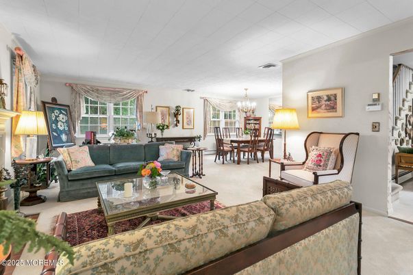 Chandelier, Dining room, Interior, Living room