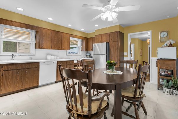 Dining room, Interior, Kitchen, Recessed Lighting