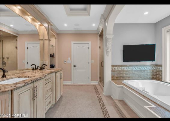 Bathroom, Dual Sink Vanities, Interior, Recessed Lighting