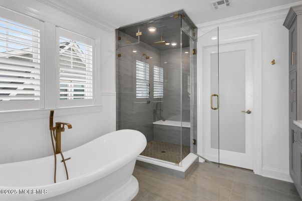 Bathroom, Free Standing Baths, Glass Shower, Interior, Recessed Lighting