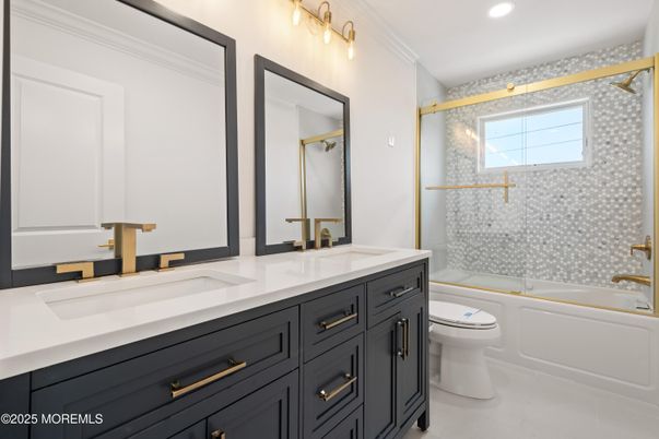 Bathroom, Dual Sink Vanities, Interior, Recessed Lighting