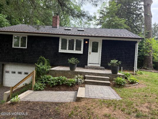 Attached, Exterior, Facade, Raised Ranch