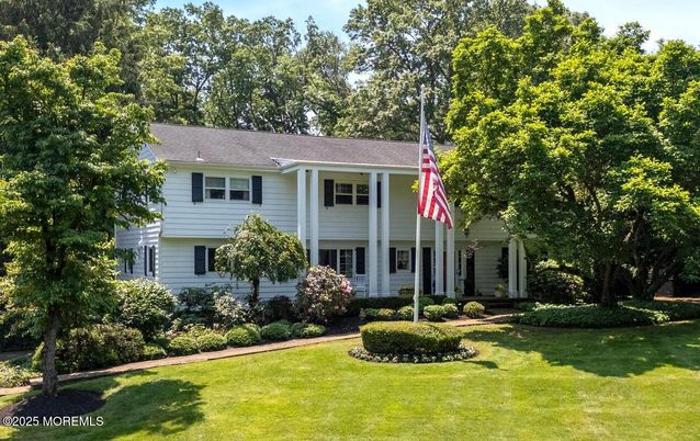 Exterior, Facade, Raised Ranch