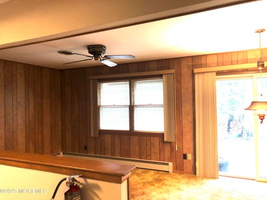 Empty room, Interior, Pendant Lights, Wooden Walls