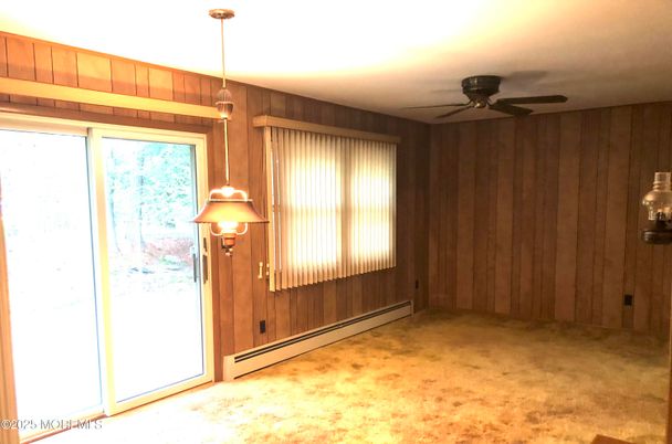 Empty room, Interior, Pendant Lights, Wooden Walls