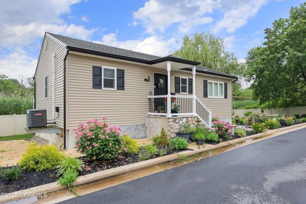 Exterior, Facade, Cape Cod