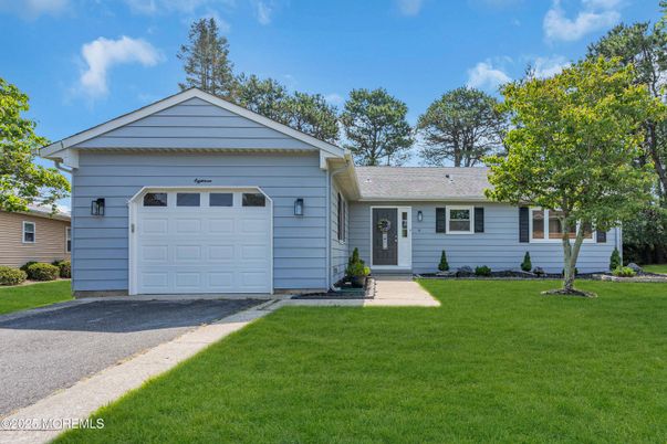 Attached, Exterior, Facade, Ranch