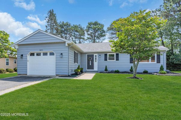Attached, Exterior, Facade, Ranch