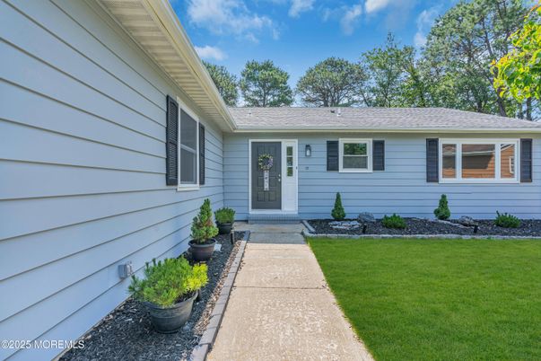 Exterior, Facade, Ranch