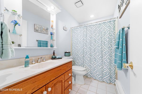Bathroom, Interior, Recessed Lighting