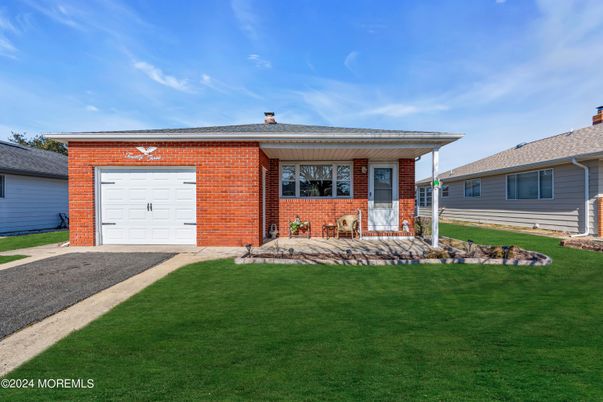 Attached, Exterior, Facade, Brick Facade, Split Level