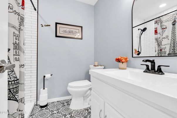 Bathroom, Interior, Recessed Lighting