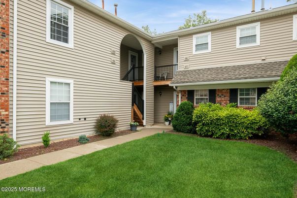 Exterior, Facade, Brick Facade, Raised Ranch