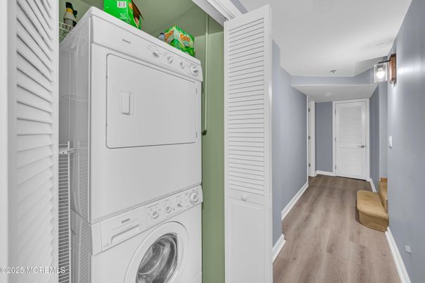Interior, Utility Closets, Washer, Wood Texture Flooring