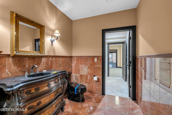 Bathroom, Interior, Recessed Lighting