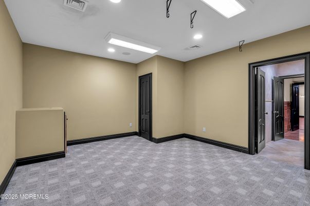 Empty room, Interior, Recessed Lighting
