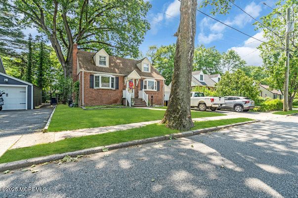 Exterior, Facade, Brick Facade, Cape Cod