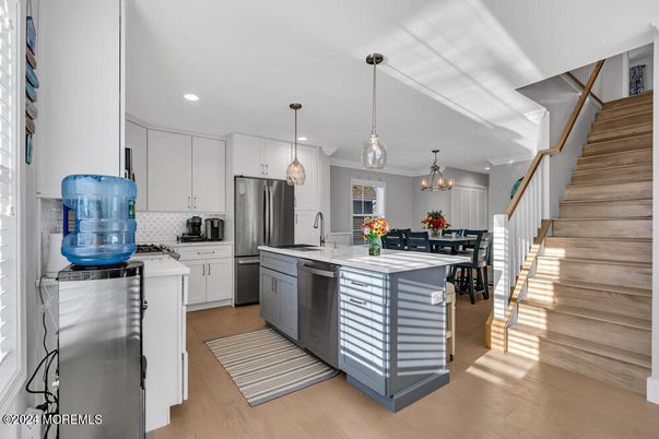 Chandelier, Dining room, Interior, Kitchen, Pendant Lights, Recessed Lighting, Stainless Steel Appliances, Wood Texture Flooring