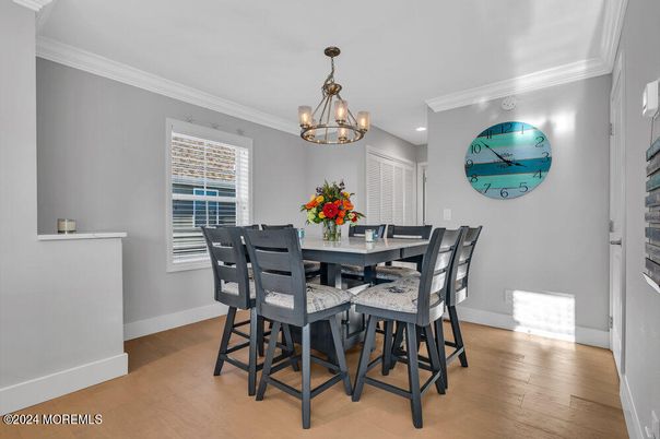 Chandelier, Dining room, Interior, Recessed Lighting, Wood Texture Flooring