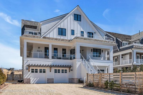 Attached, Exterior, Facade, Farmhouse