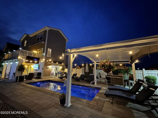 Exterior, Pool