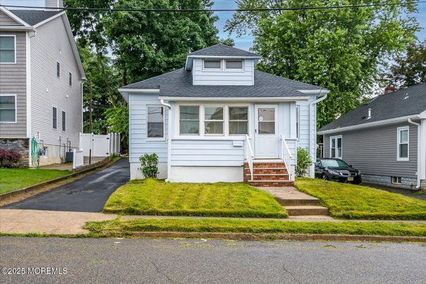 Exterior, Facade, American Foursquare