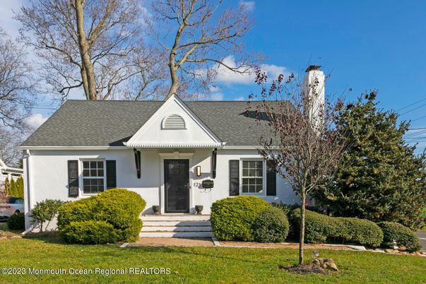 Exterior, Facade, Cape Cod