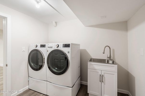 Interior, Washer, Wood Texture Flooring