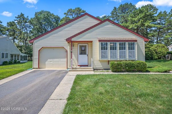 Attached, Exterior, Facade, Ranch