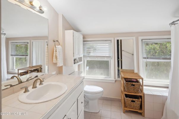 Bathroom, Interior, Tile Countertops