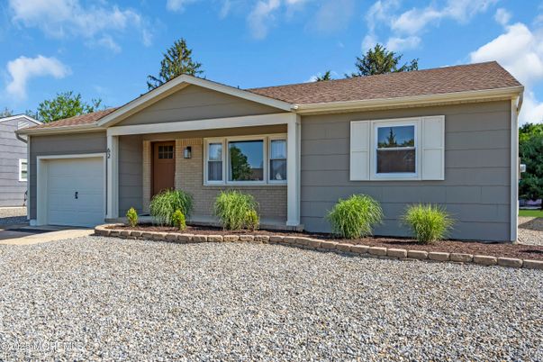 Attached, Exterior, Facade, Ranch