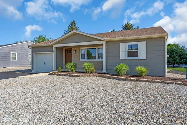 Attached, Exterior, Facade, Ranch