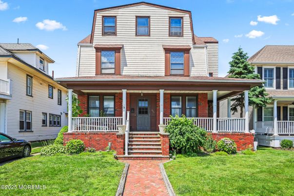 Exterior, Facade, Brick Facade, American Foursquare
