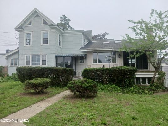 Backyard, Exterior, Facade, Queen Anne Victorian