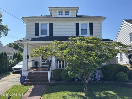 Attached, Exterior, Facade, American Foursquare
