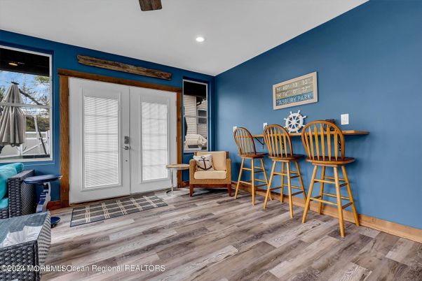 Interior, Recessed Lighting, Wood Texture Flooring
