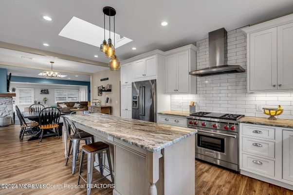 Chandelier, Dining room, Interior, Kitchen, Pendant Lights, Recessed Lighting, Stainless Steel Appliances, Wood Texture Flooring