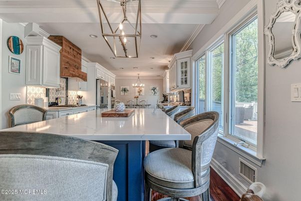 Chandelier, Dining room, Interior, Kitchen, Pendant Lights, Recessed Lighting, Wood Texture Flooring