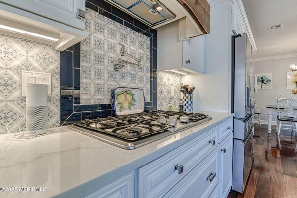 Chandelier, Dining room, Interior, Kitchen, Recessed Lighting, Wood Texture Flooring