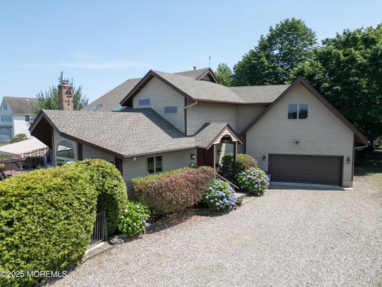 Attached, Exterior, Facade, Farmhouse