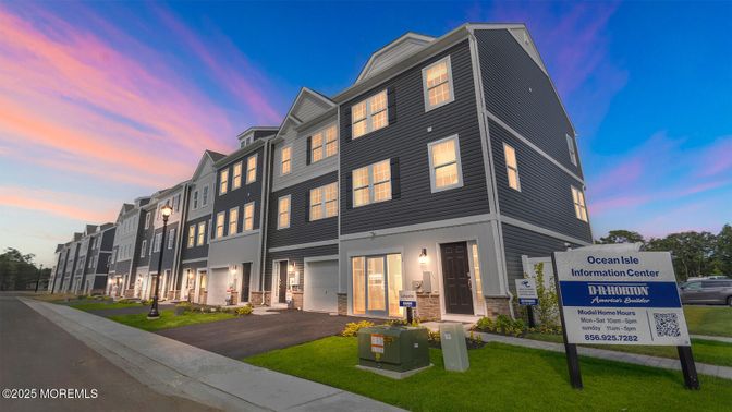 Exterior, Facade, Condo Building