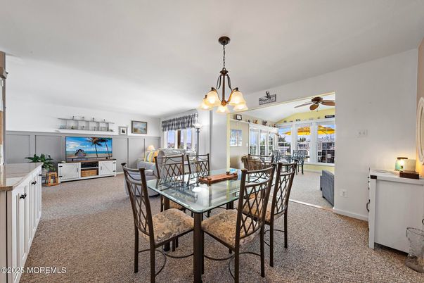 Chandelier, Dining room, Interior, Living room, Pendant Lights
