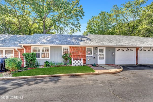 Attached, Exterior, Facade, Brick Facade, Ranch