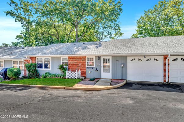 Attached, Exterior, Facade, Ranch